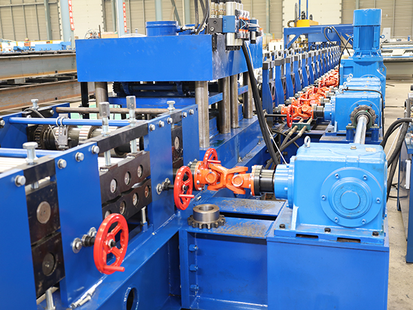 Automatic High Speed Guardrail Machine
